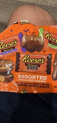 ASSORTED SNACK SIZE SHAPES MILK CHOCOLATE & PEANUT BUTTER PUMPKINS, GHOSTS & BATS — Photo: Open Food Facts contributors, CC BY-SA