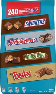 Snickers twix musketeers milky way minis size — Photo: Open Food Facts contributors, CC BY-SA