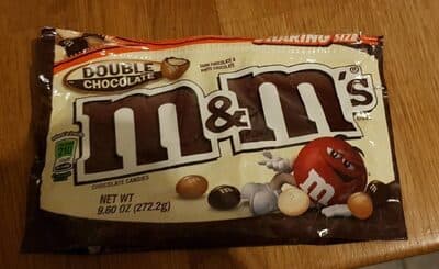 Chocolate candies, dark chocolate & white chocolate — Photo: Open Food Facts contributors, CC BY-SA
