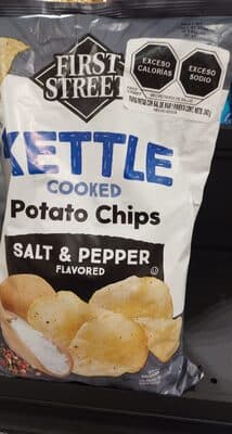 Salt & pepper flavored kettle cooked potato chips — Photo: Open Food Facts contributors, CC BY-SA