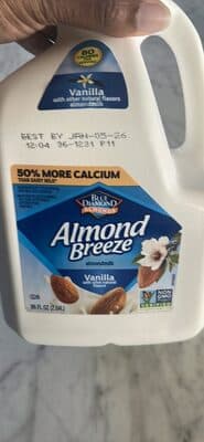 Almond Breeze almondmilk Vanilla with other natural flavors — Photo: Open Food Facts contributors, CC BY-SA