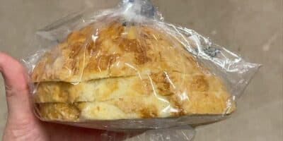 1/2 LA Brea Three Cheese Loaf — Photo: Open Food Facts contributors, CC BY-SA