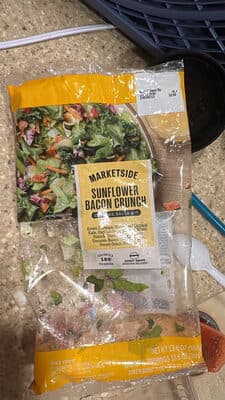SUNFLOWER BACON CRUNCH CHOPPED SALAD KIT — Photo: Open Food Facts contributors, CC BY-SA